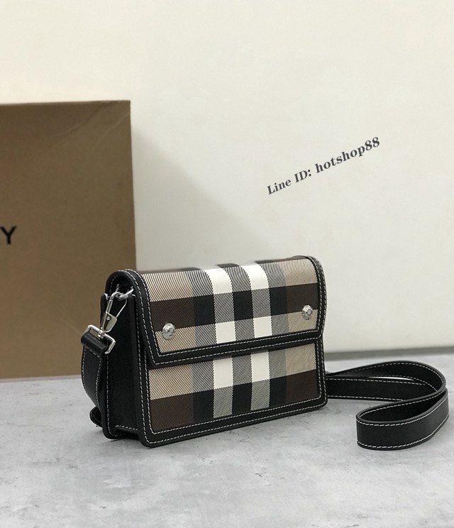 Burberry專櫃新款精巧斜背包 巴寶莉品牌Horseferry印花女士肩背包 yxb1164